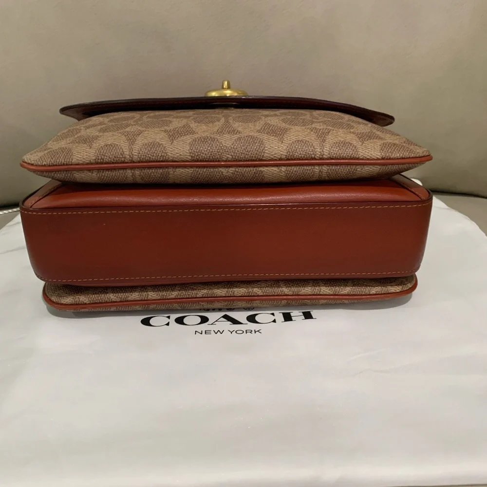 Coach Coated Canvas Signature Cassie Crossbody - Picture 3 of 9